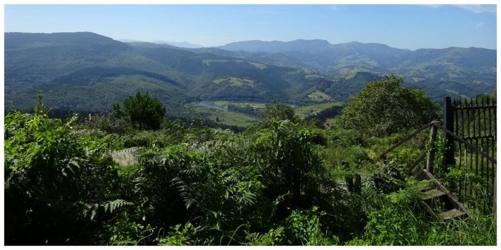 baskenland-uitzicht-bergen