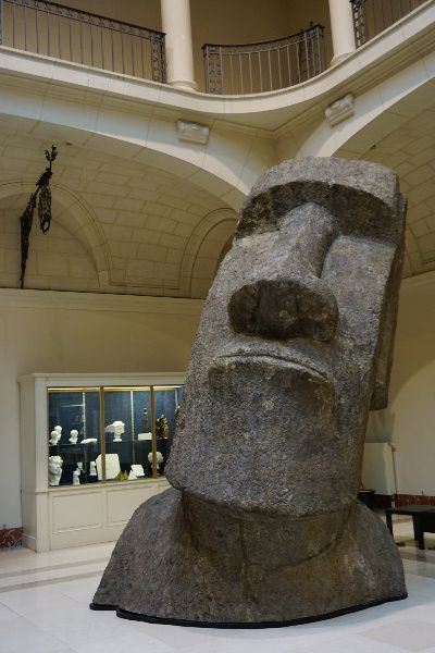 Museum Kunst & Geschiedenis Brussel Moai beeld
