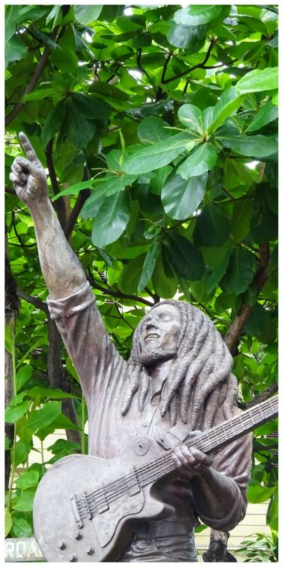 Bob Marley museum standbeeld close up