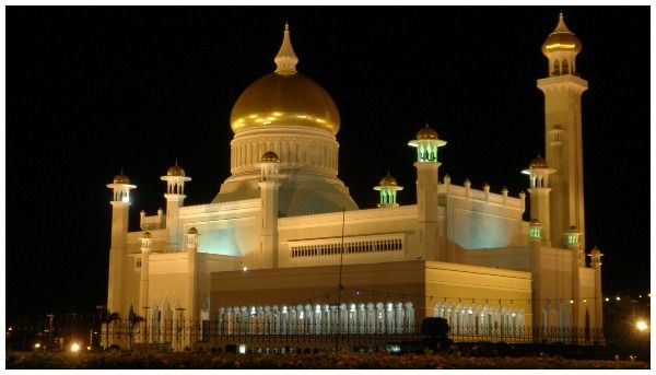 Brunei Omar Ali Saifuddien Mosque avond