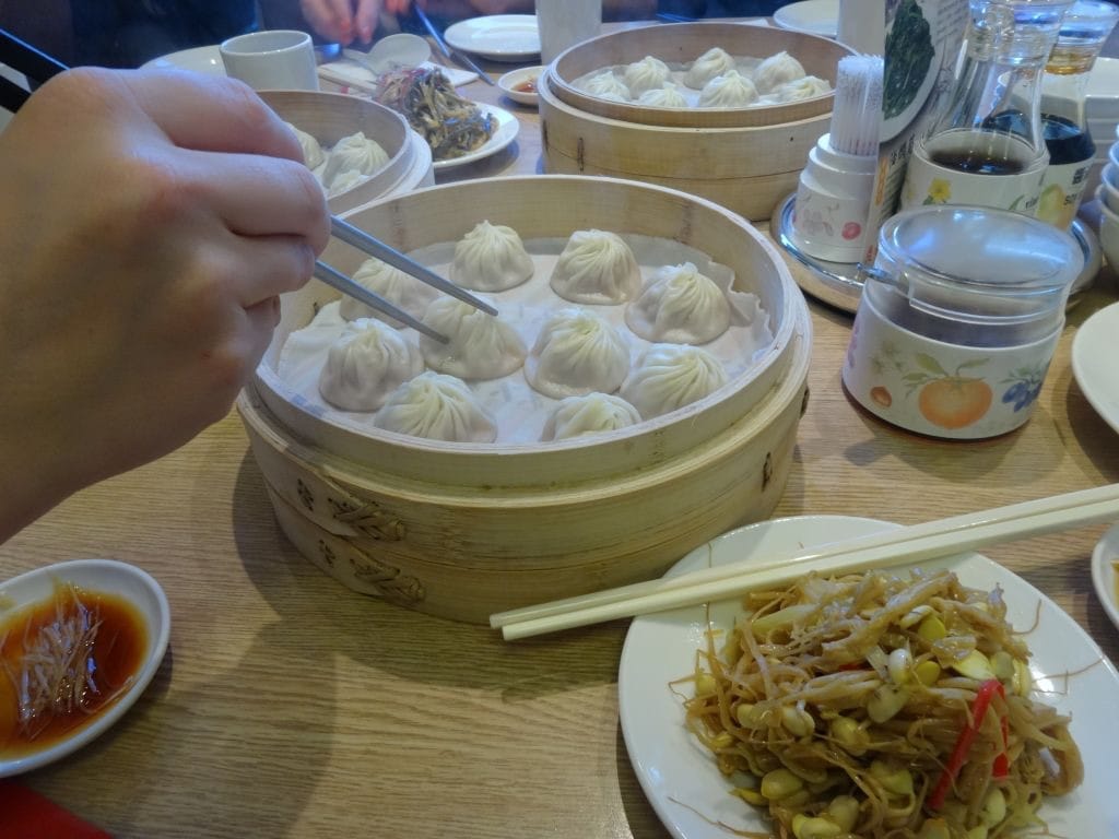 Meet the locals Taiwan Xiao Long Bao dumplings bij Din Tai Fung