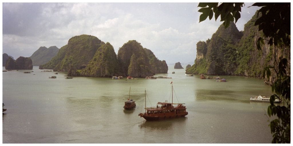 vietnam-highlights-halong-bay-boat